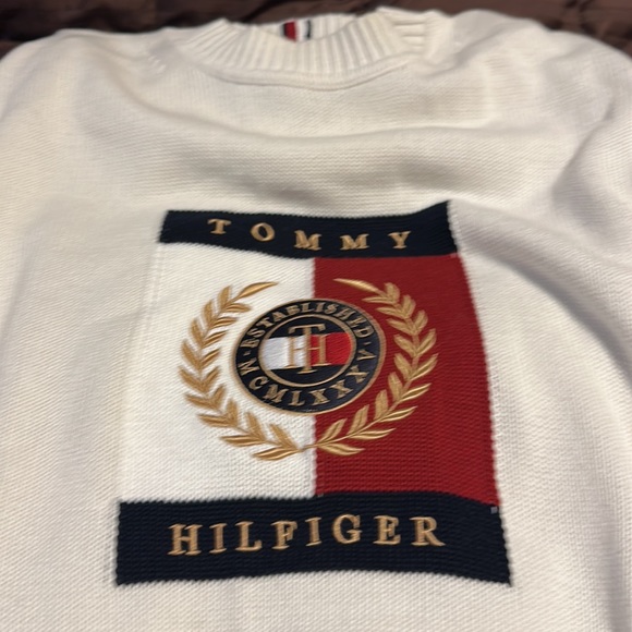 Tommy Hilfiger Brand new sweater. - Picture 10 of 14